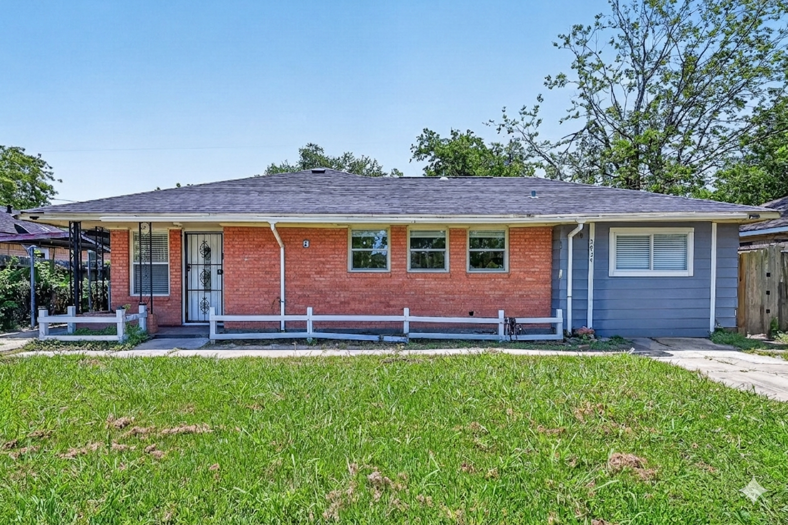Houston House: 5934 Belmark St.