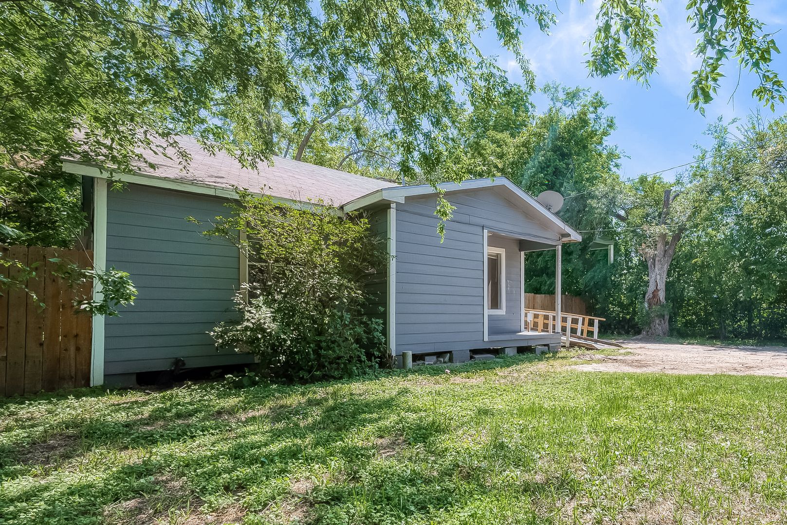 Houston House: 4810 Carmen St.