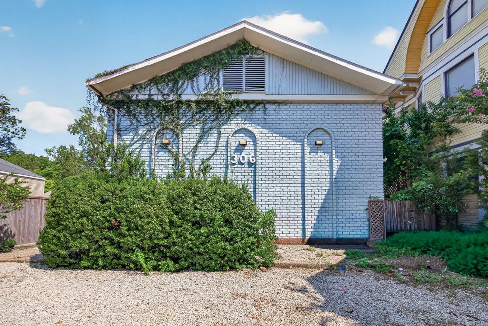 Houston Apartment: 306 Hawthorne St.