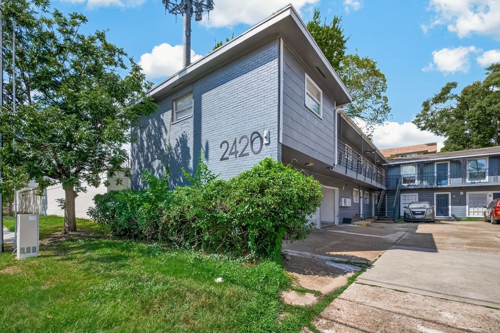 Houston Apartment: 2420 McDuffie St.