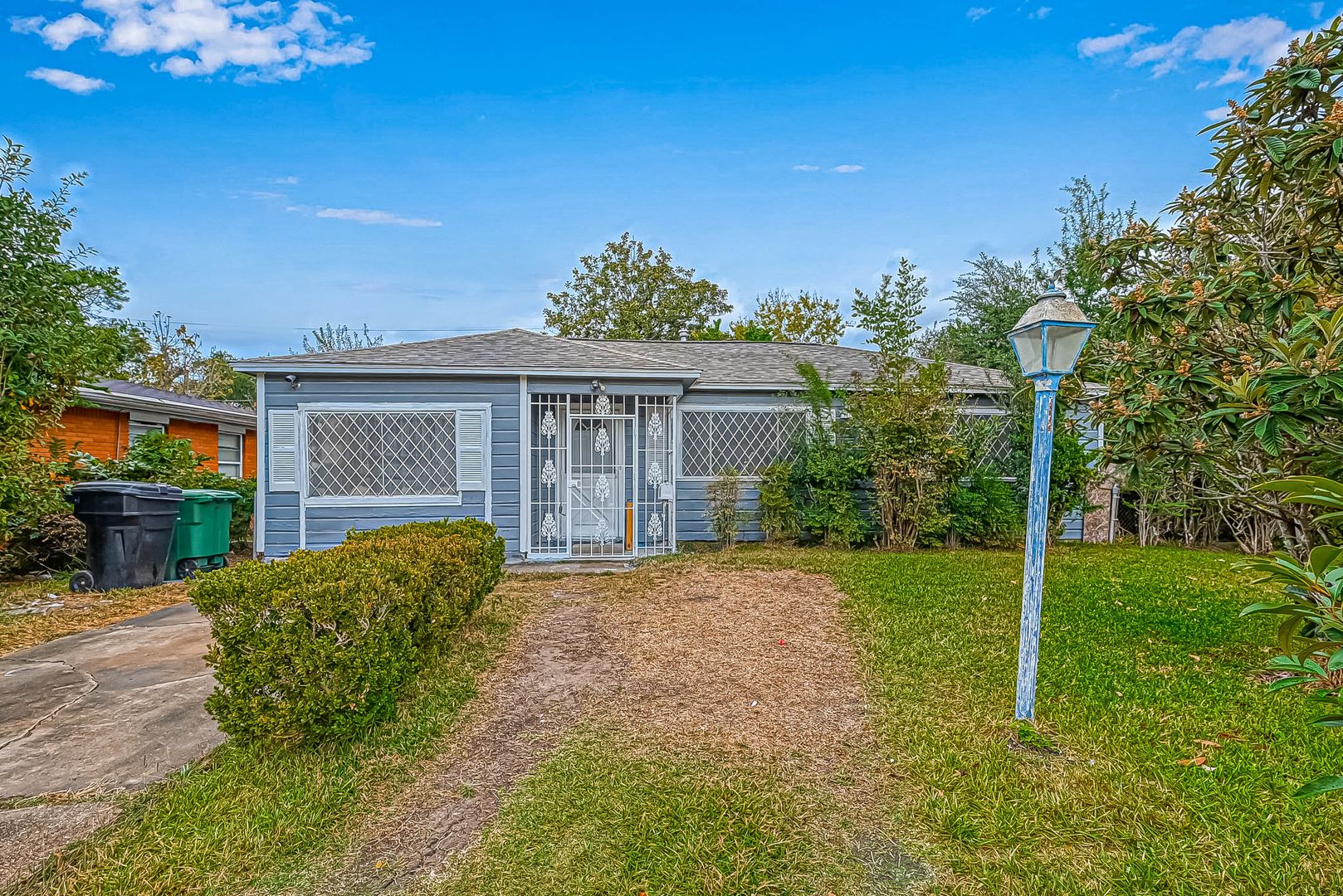 Houston House: 4203 Tavenor Ln.