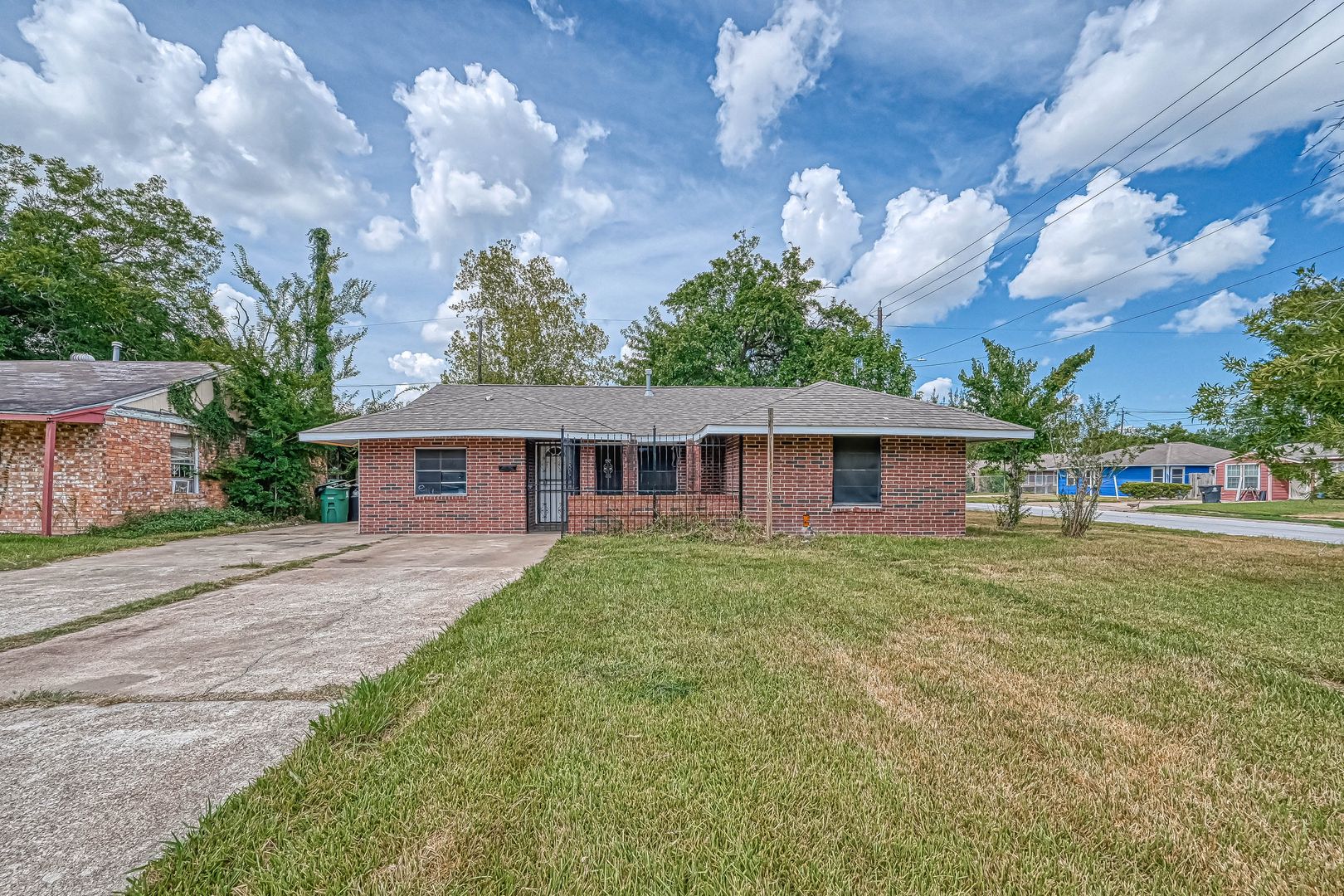 Houston House: 5431 Willow Glen Dr.