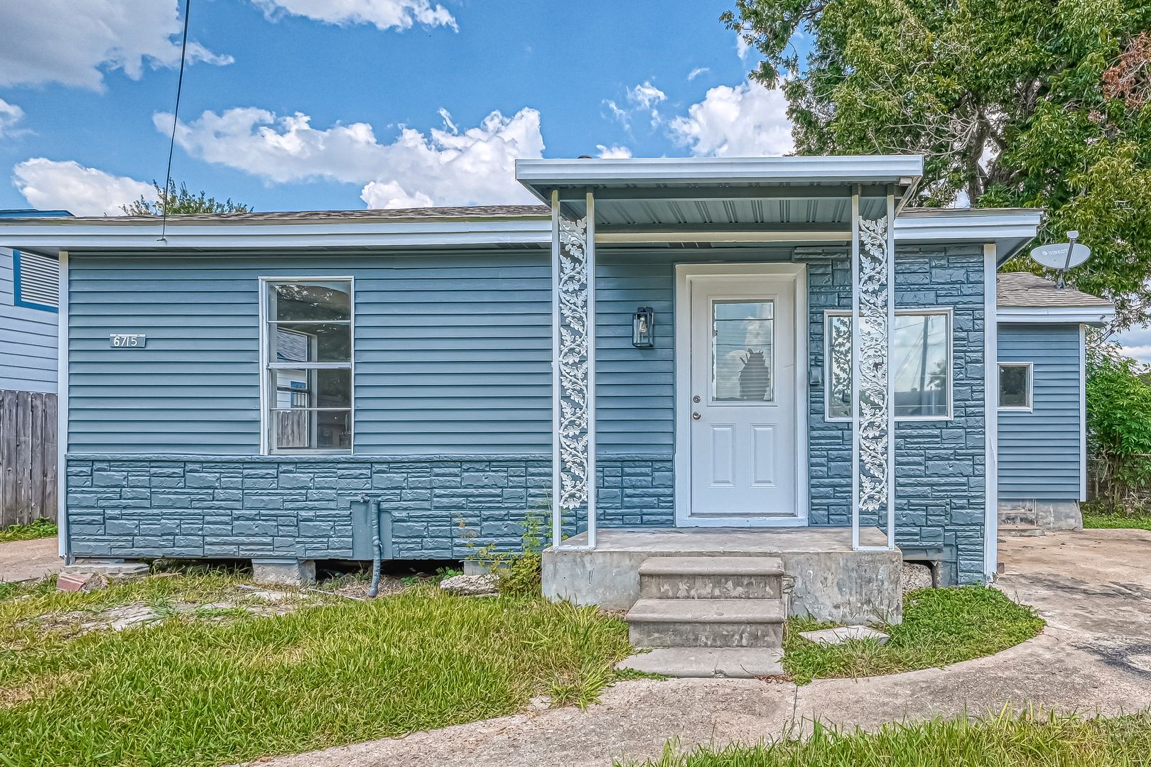 Houston Apartment: 6715 Victoria St.