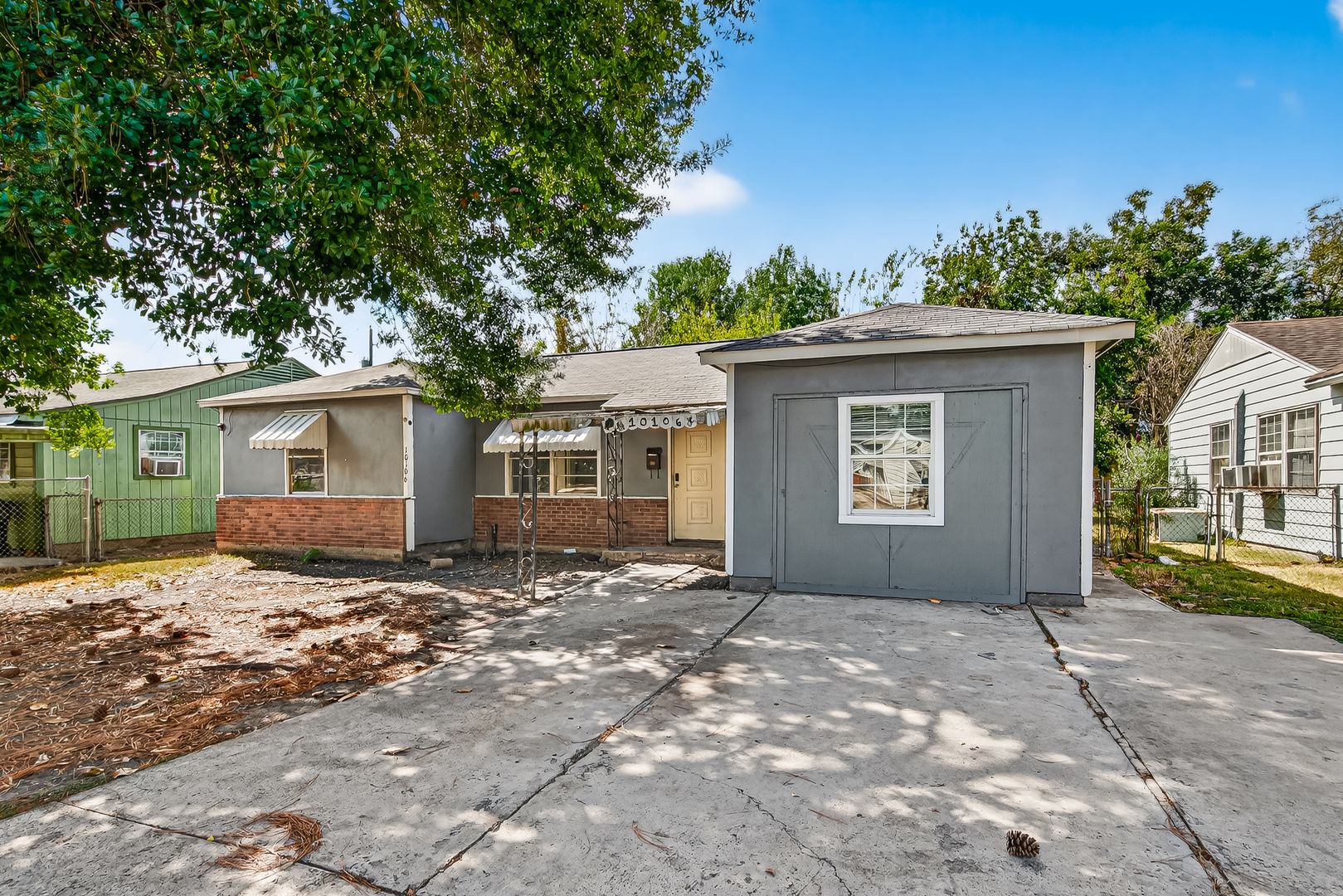 Houston House: 10106 Sierra Dr.