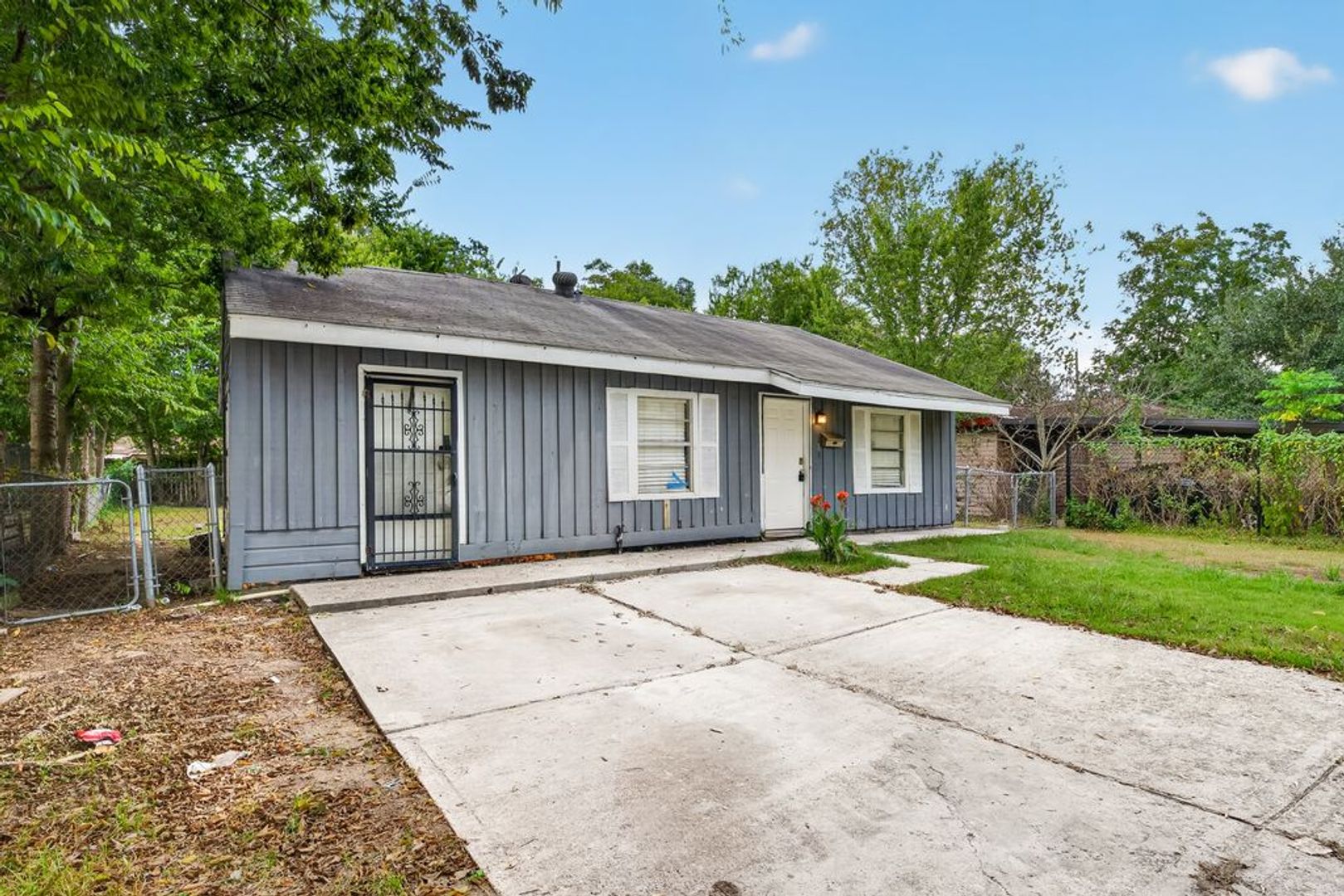 Houston House: 7319 Mountbatten Rd.