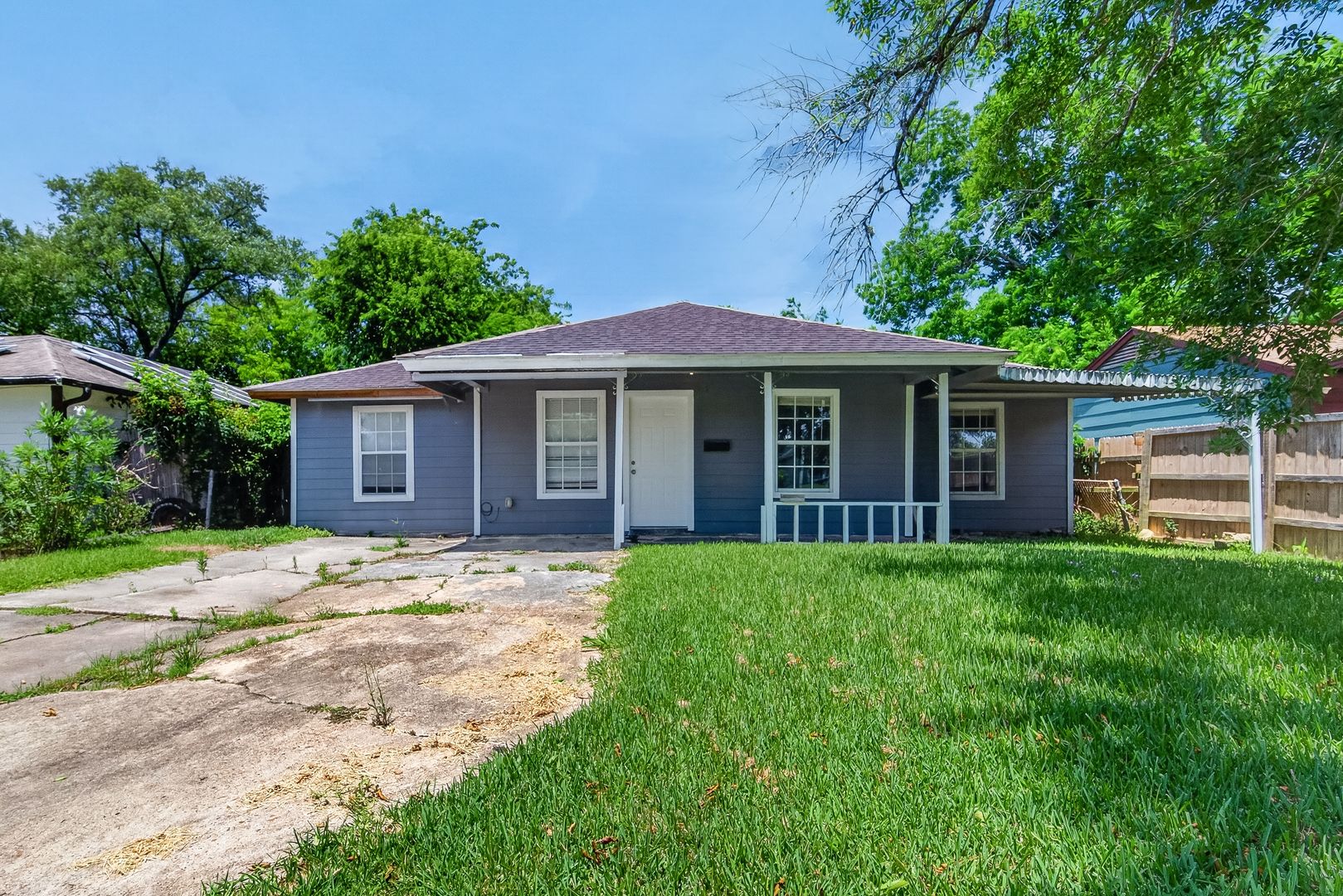 Houston House: 3031 Groton Dr.