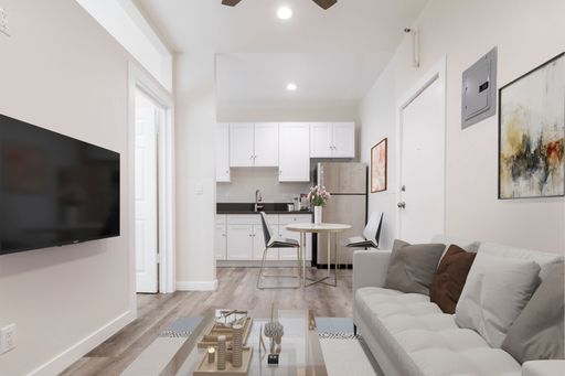 4th Street Apartments | Cozy and Renovated 1 Bedroom Apartment – photo 1