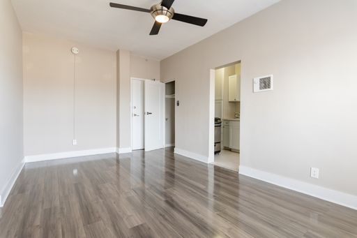 Modern and Newly Renovated Studios – photo 1