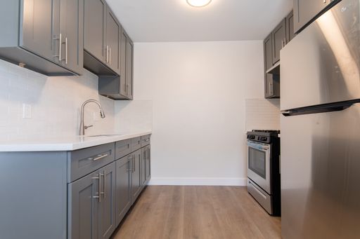 Newly Renovated 2-Bedroom Apartment – photo 1