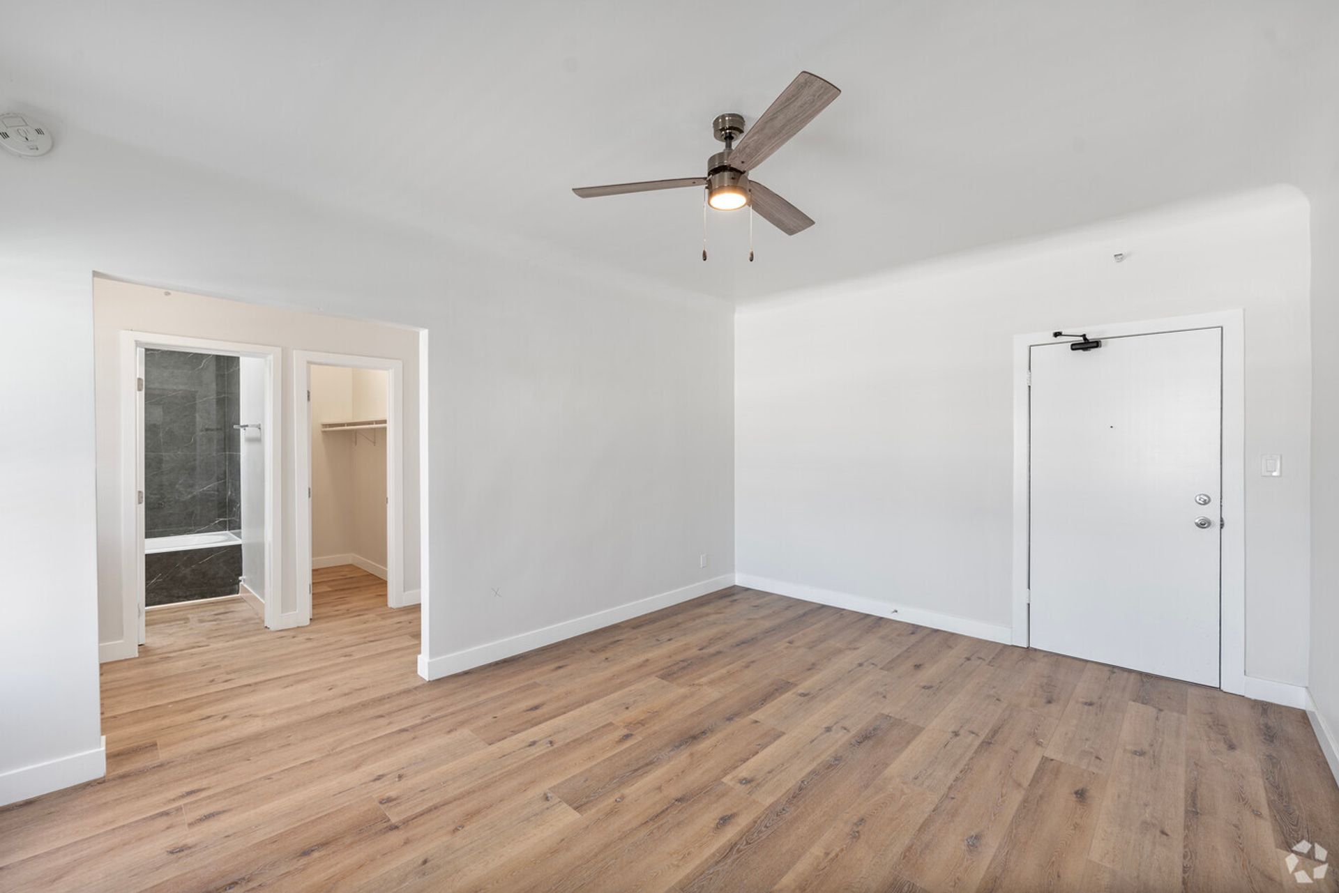 Los Angeles Apartment: 247 S Alexandria