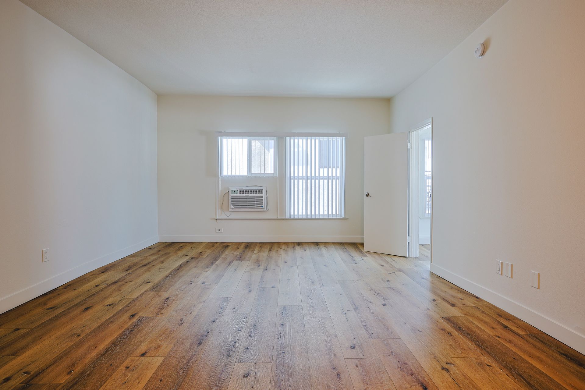 Los Angeles Apartment: 750 S Mariposa
