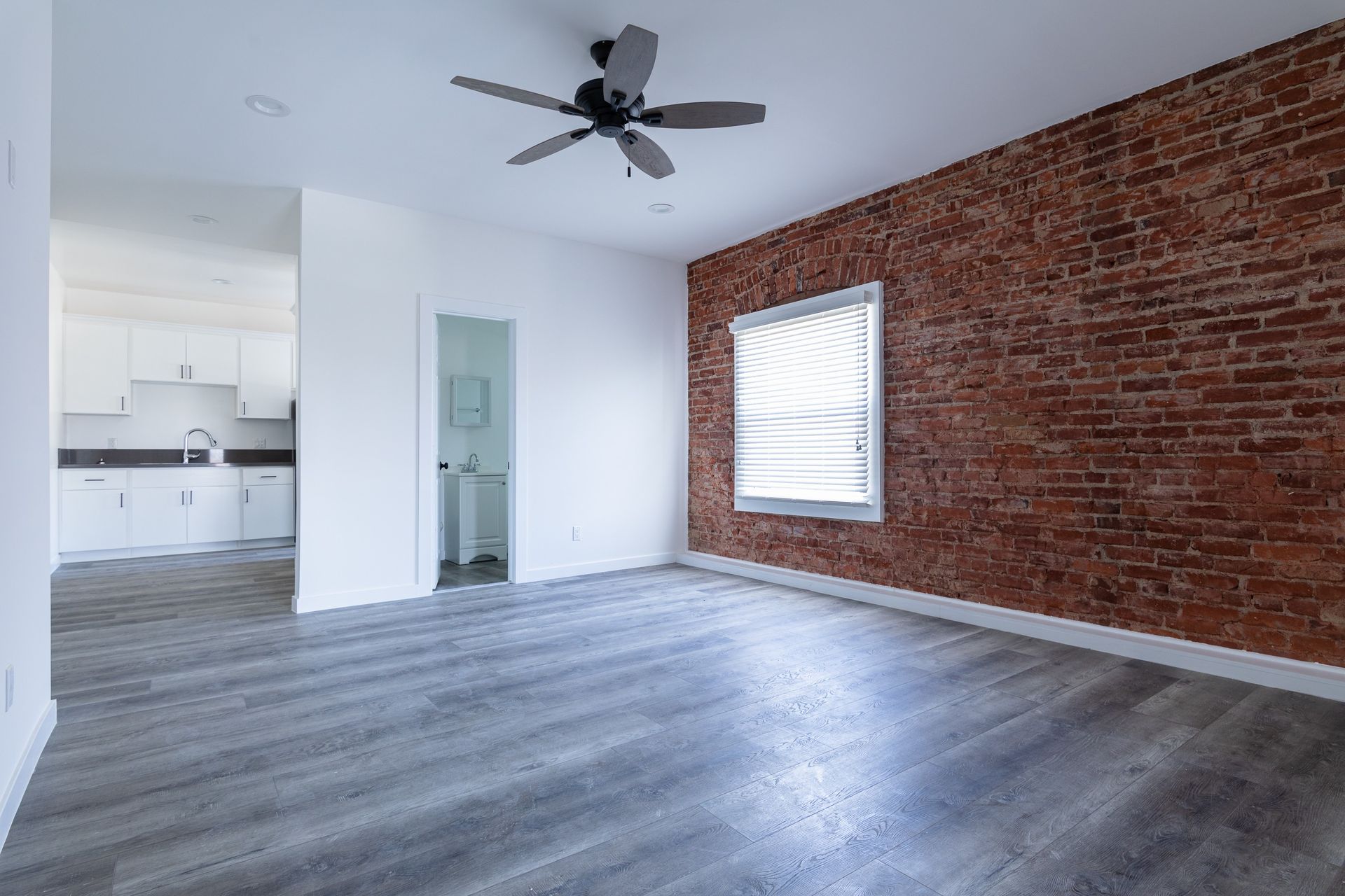 Los Angeles Apartment: 207 N Oxford Ave.