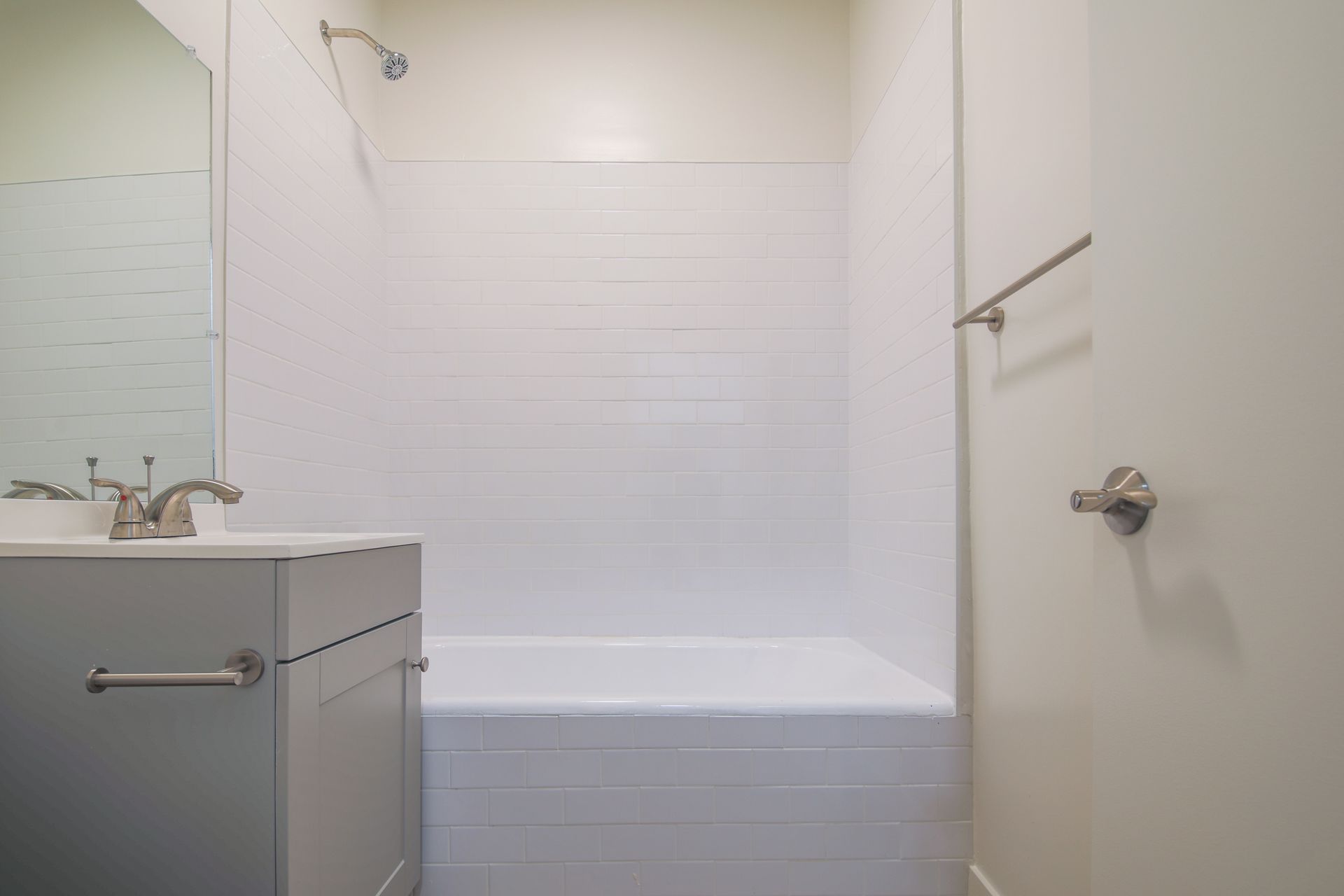 Los Angeles Apartment: 520 S Mariposa