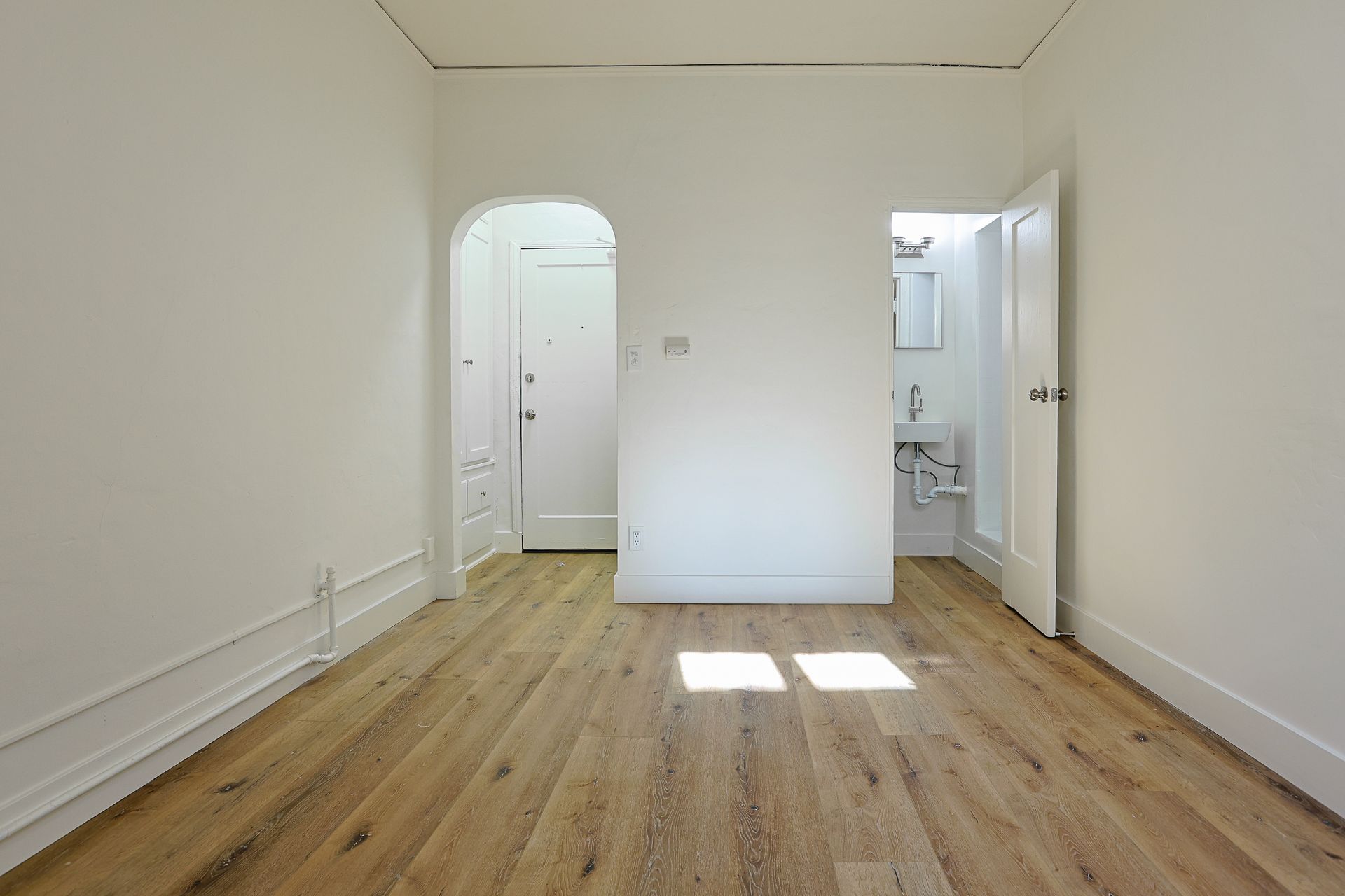 Los Angeles Apartment: 103 S Edgemont