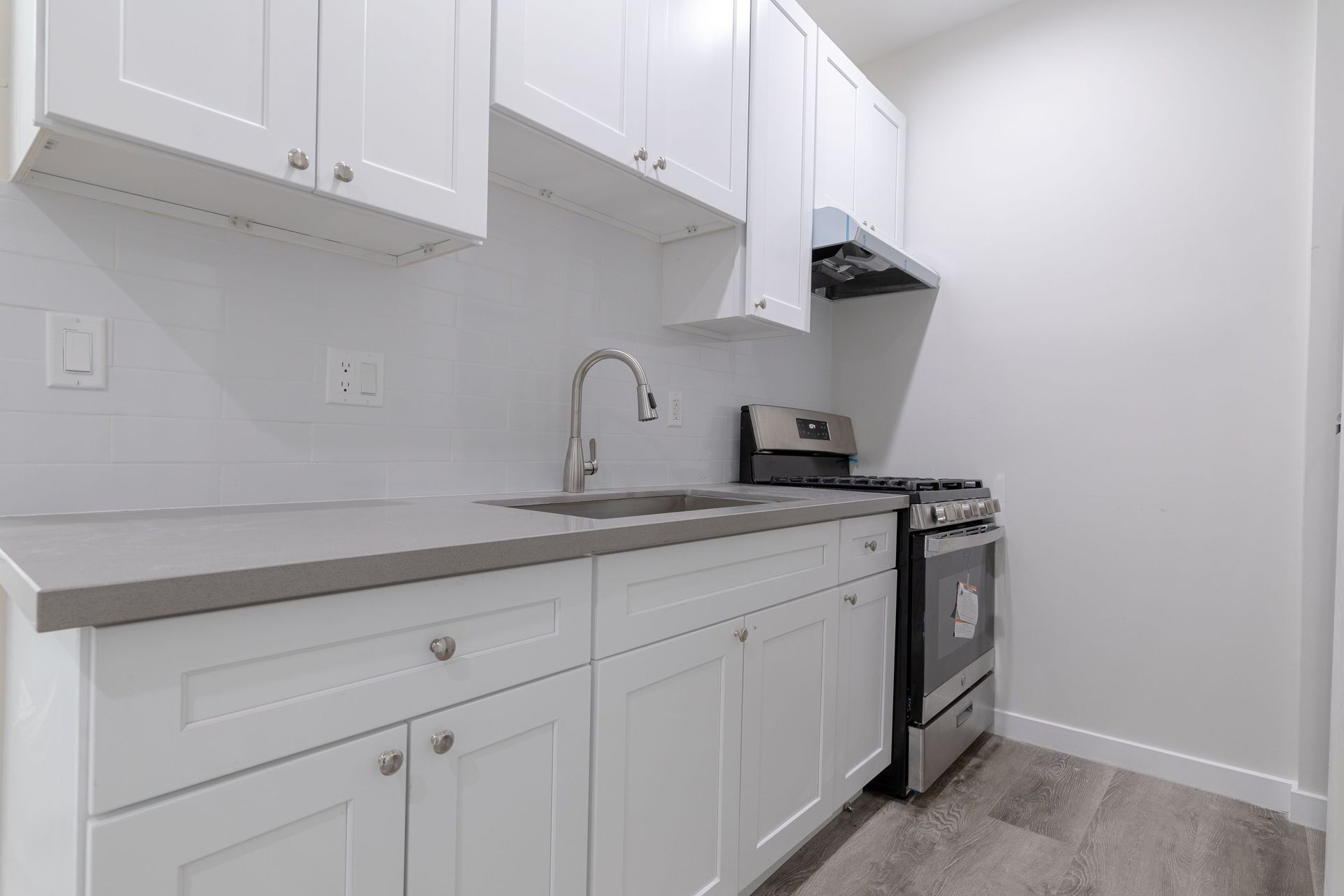 Los Angeles Apartment: 941 S Kenmore Ave.