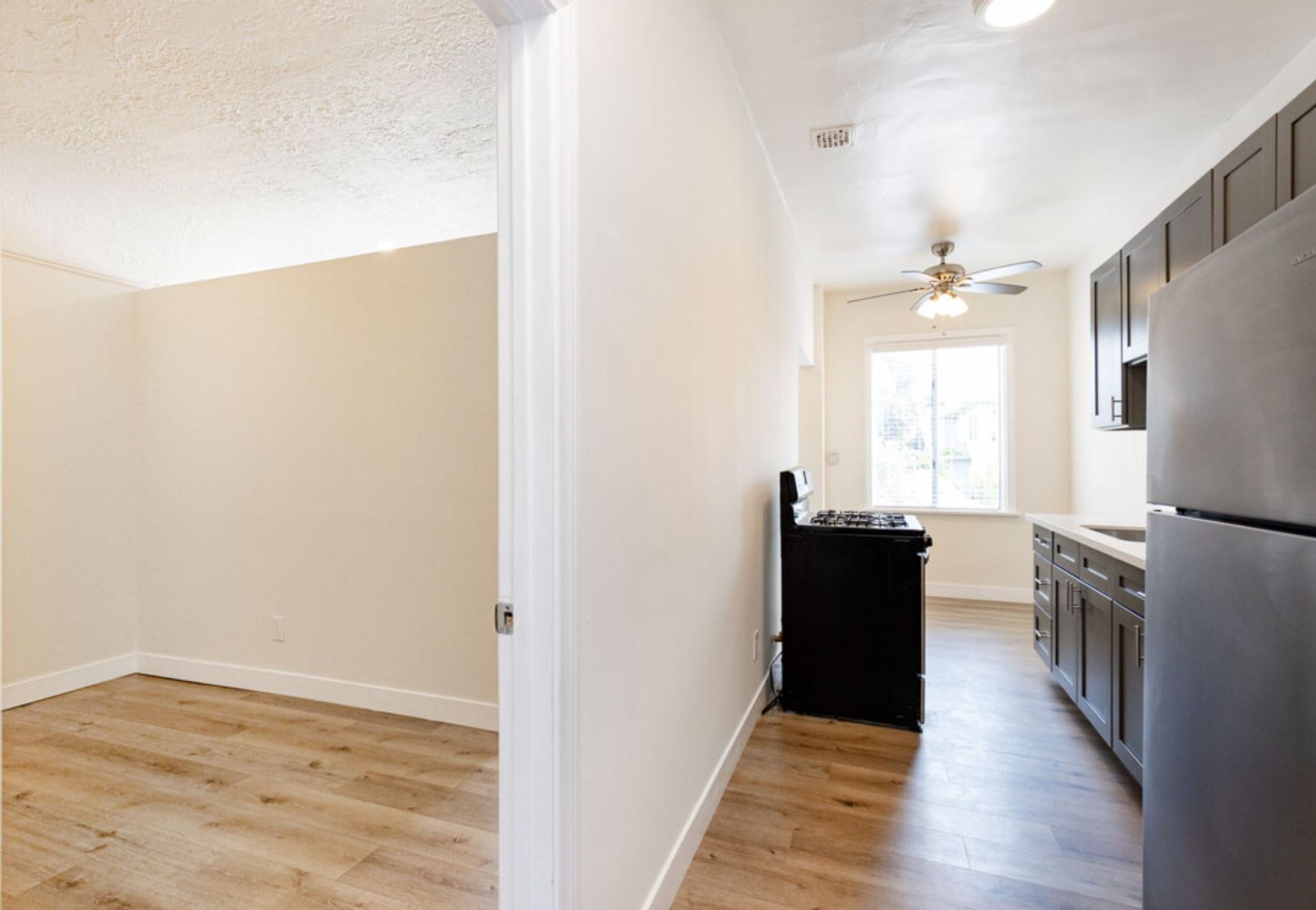 Los Angeles Apartment: 437 N Ardmore Ave.