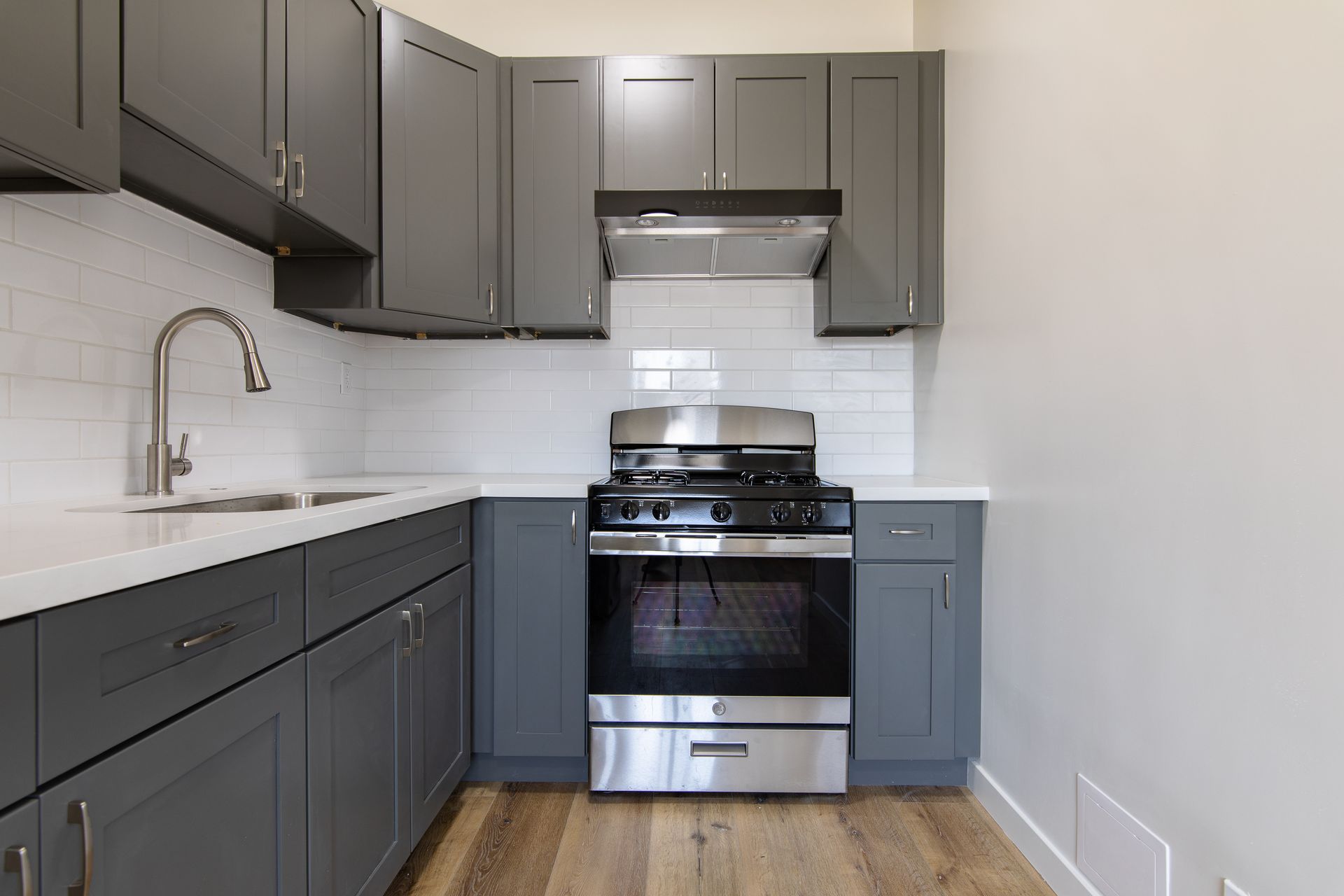 Los Angeles Apartment: 516 S St. Andrews