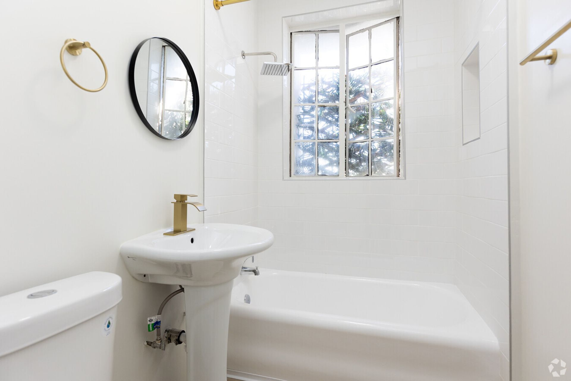 Los Angeles Apartment: 530 S Kingsley