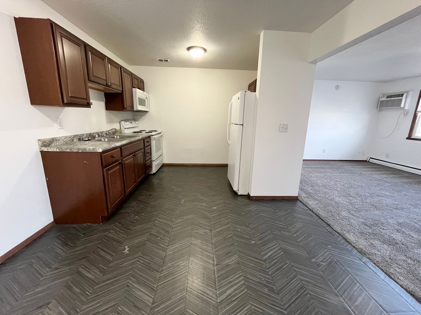 Sioux Falls Apartment: 3304 S Kiwanis Ave