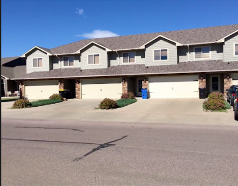 Beautiful West Side 3 Bed/2.5 Bath Townhome! – photo 1