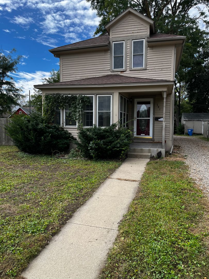 Sioux Falls House: 741 S 1st Ave