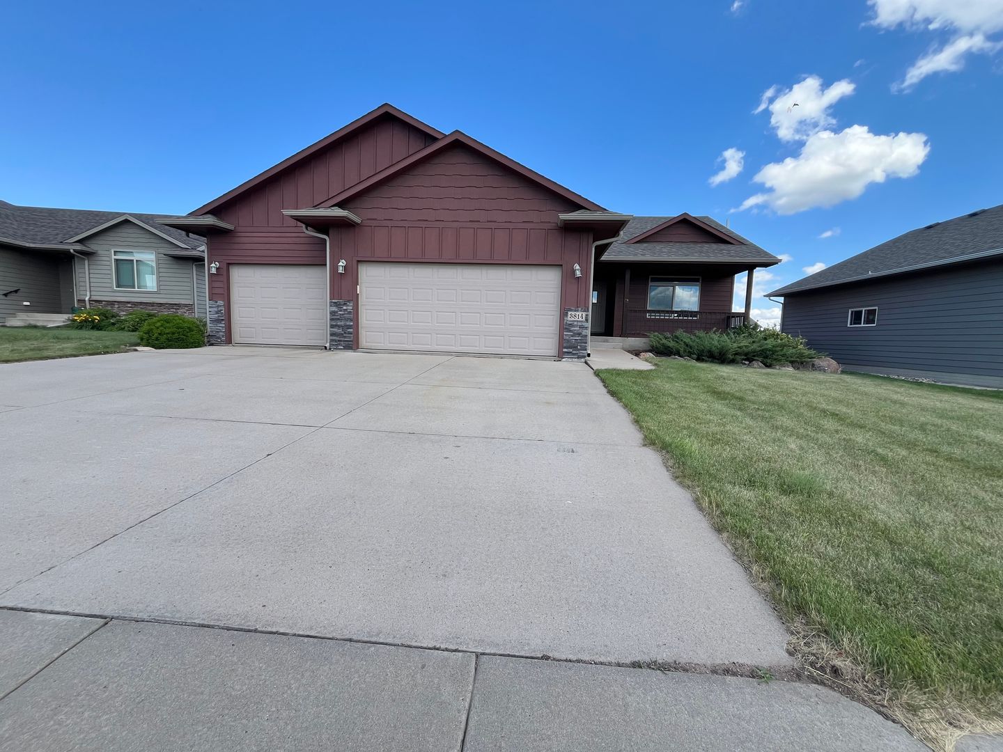 Sioux Falls House: 3814 S Homerun Ave