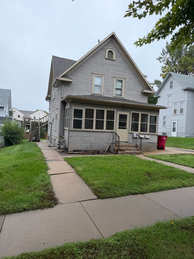 Sioux Falls Apartment: 608 S 3rd Ave