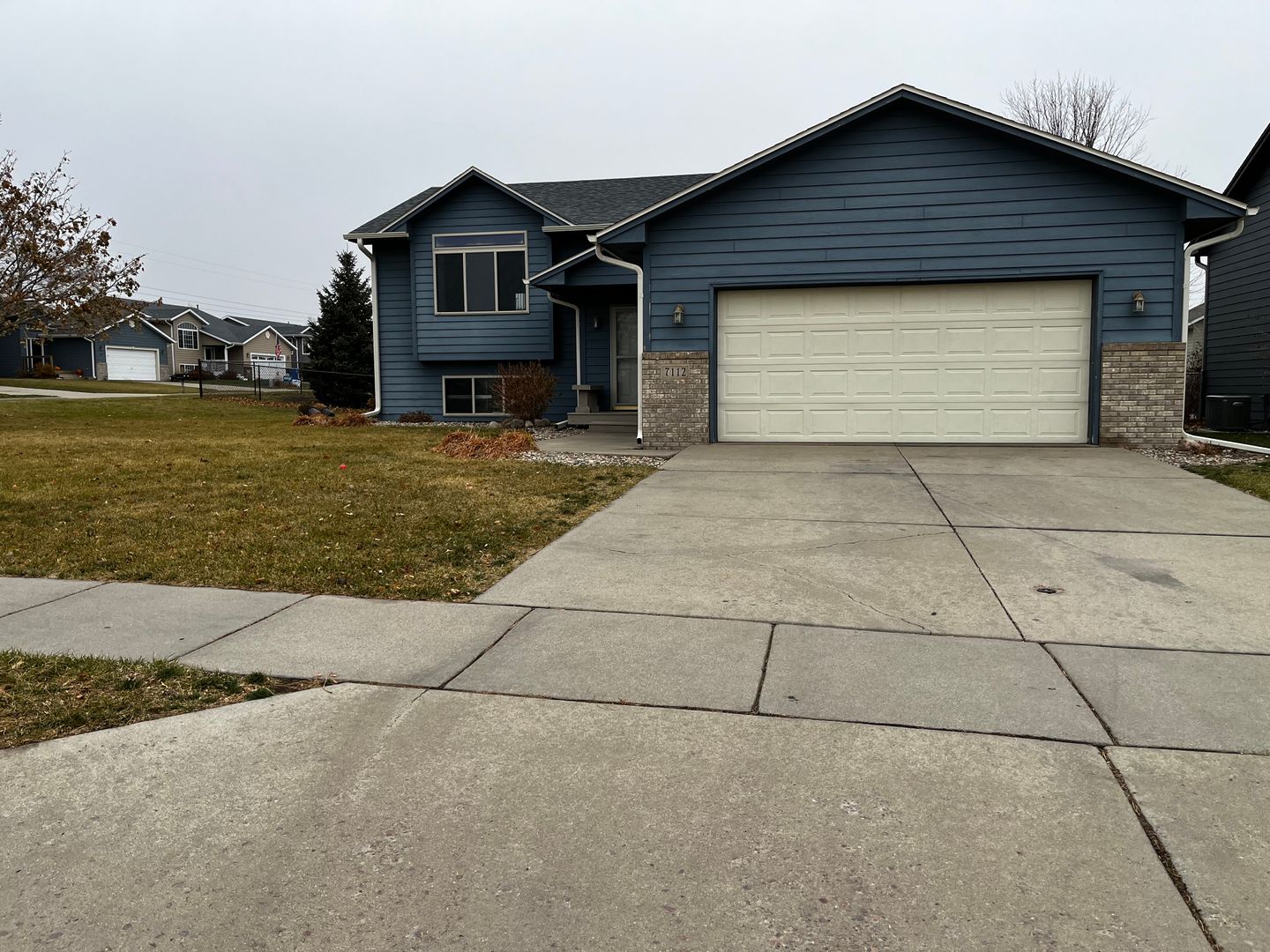 Sioux Falls House: 7112 W 53rd St