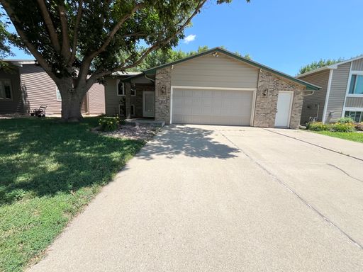 3 Bed/2 Bath with Fully Fenced in Yard! – photo 1