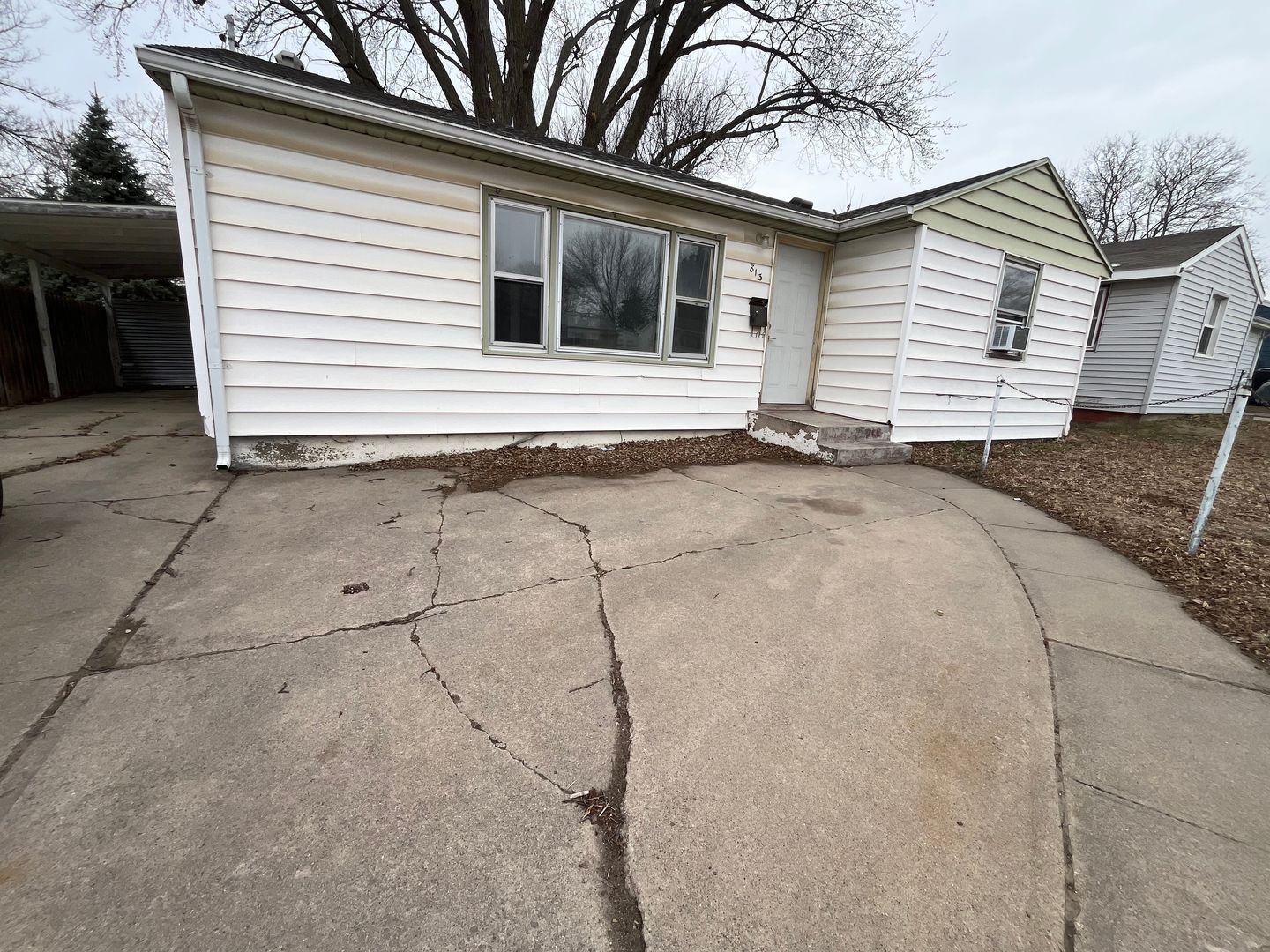Sioux Falls House: 813 N Kiwanis Ave