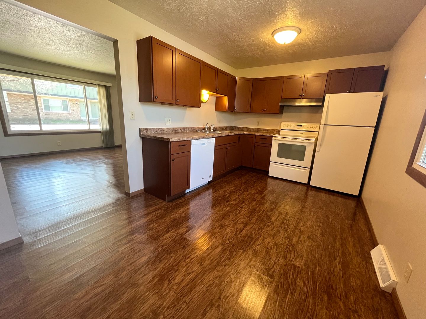 Sioux Falls Apartment: 3804 S. Hawthorne