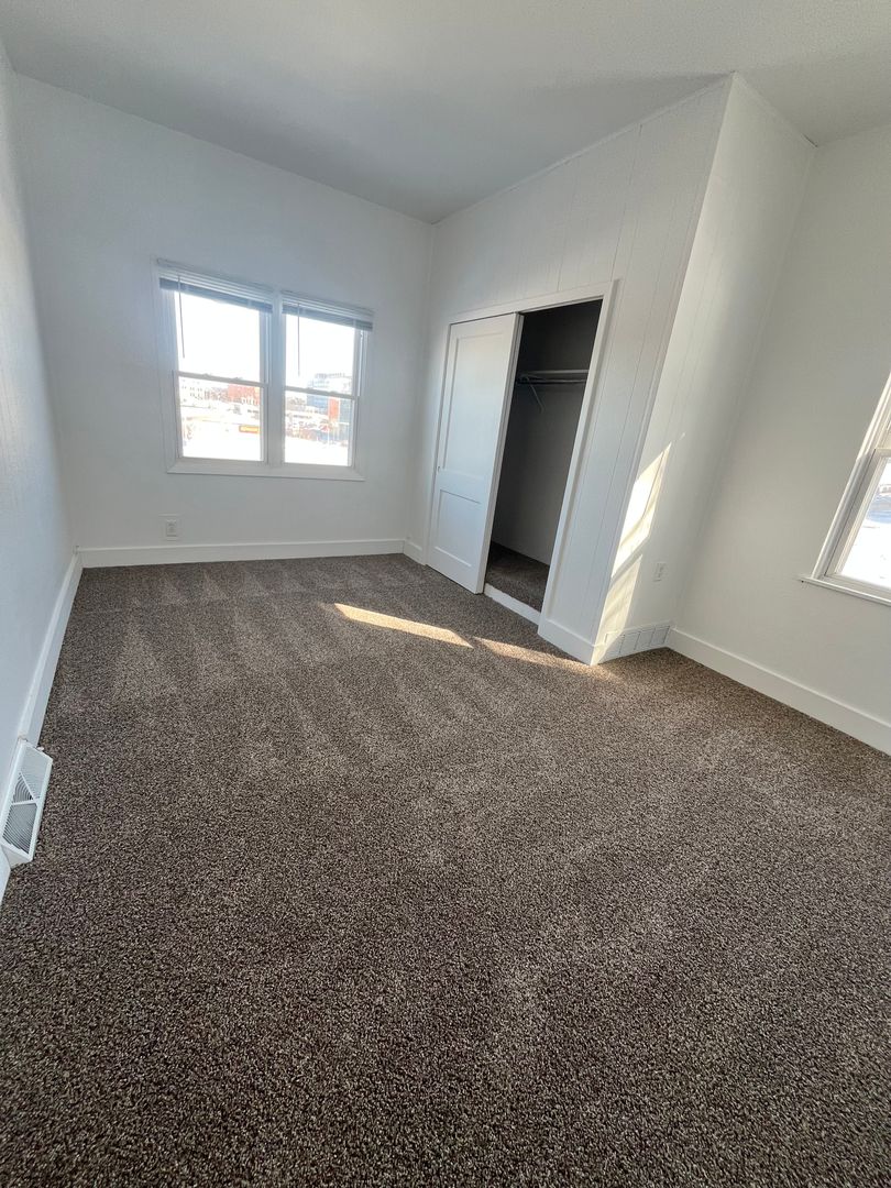Sioux Falls Apartment: 313 N Minnesota Ave