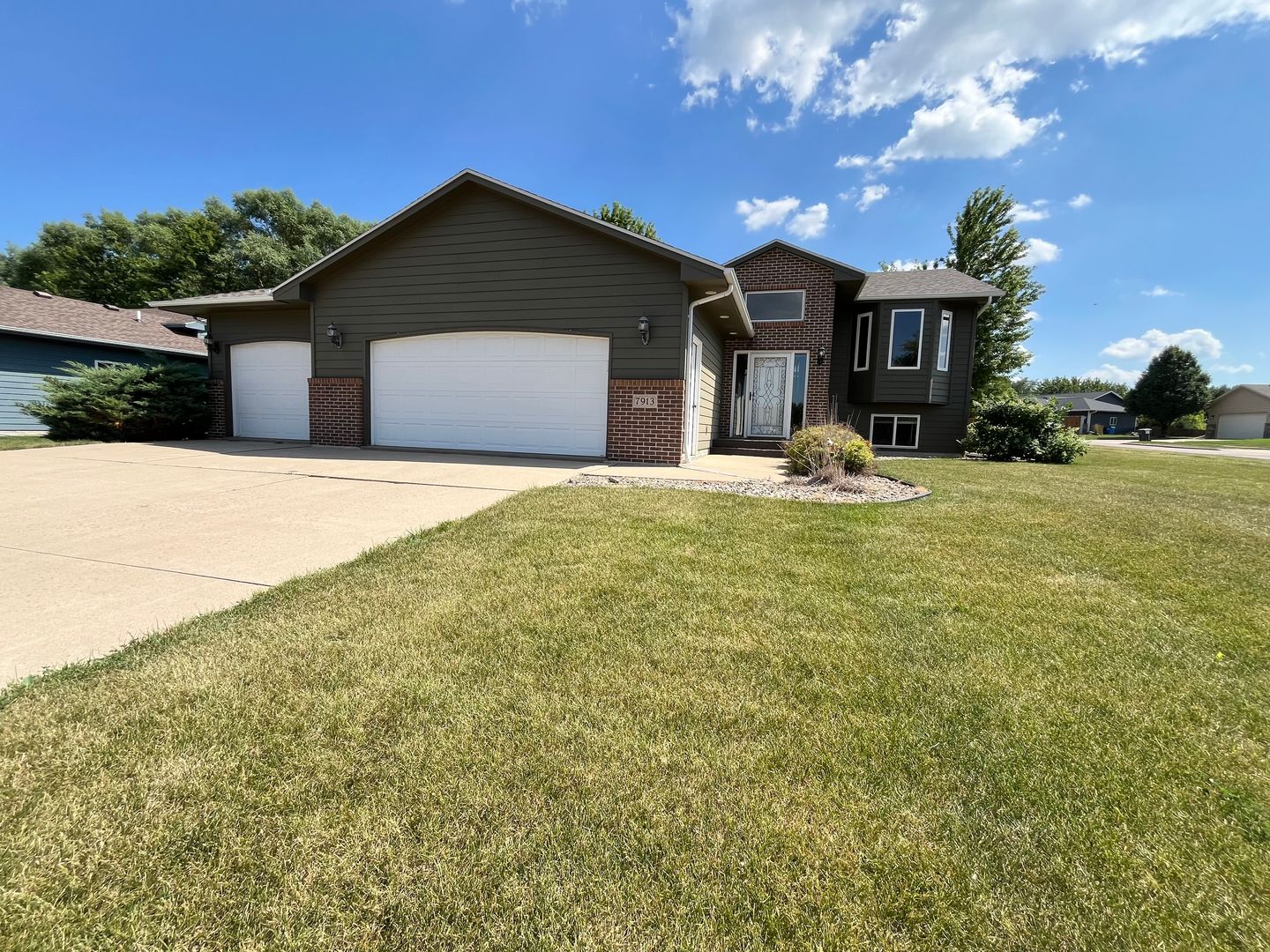 Sioux Falls House: 7913 W 48th St