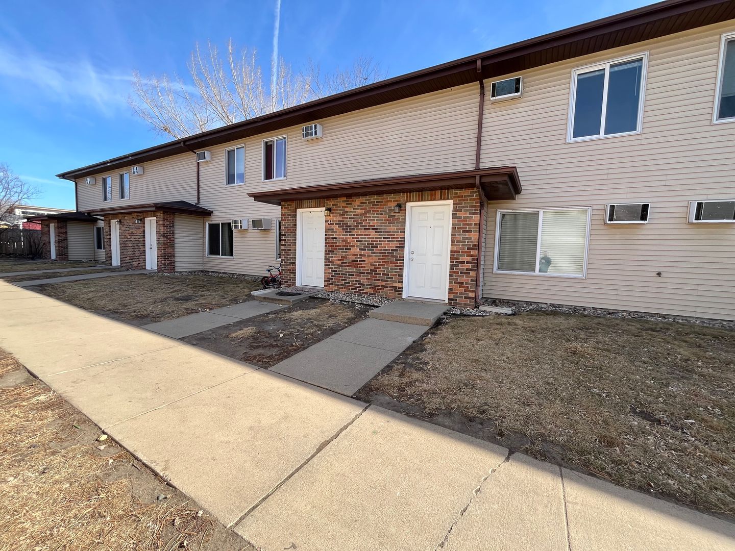 Sioux Falls Apartment: 200 N Western Ave