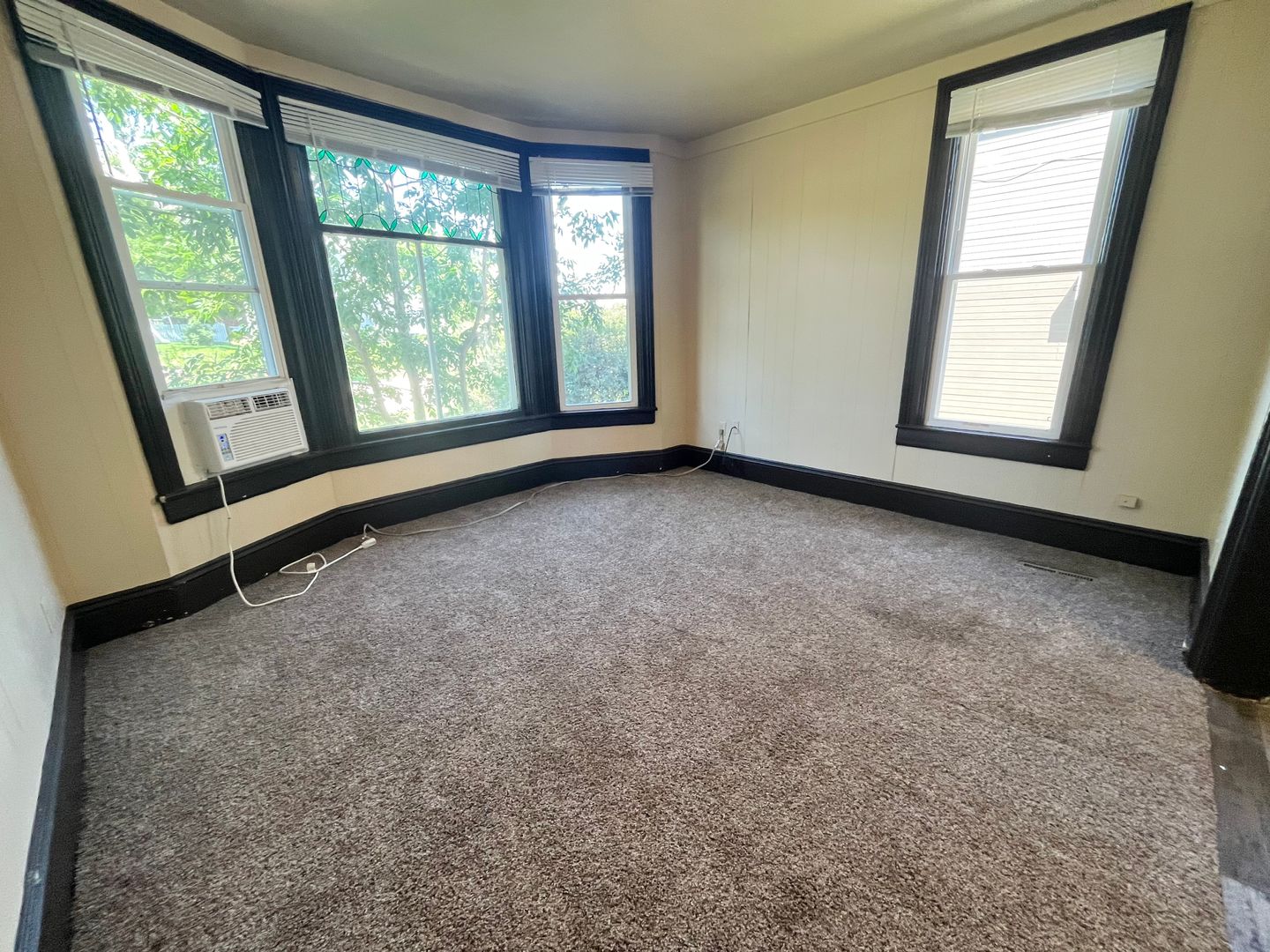 Sioux Falls Apartment: 614 S 2nd Ave