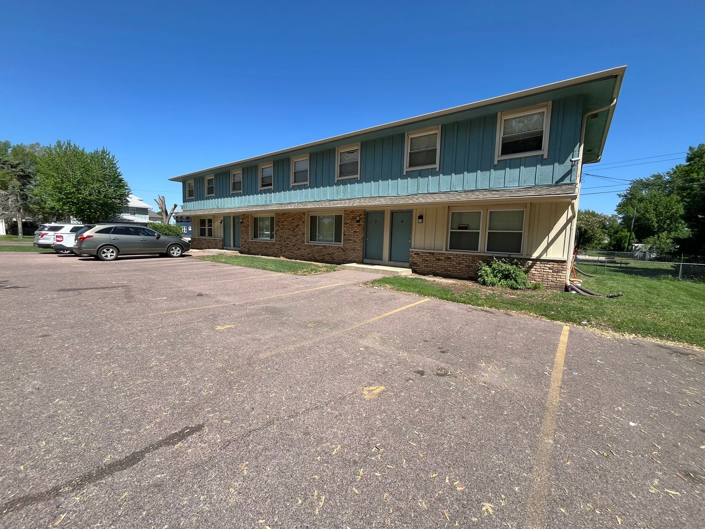 Sioux Falls Apartment: 3804 S. Hawthorne