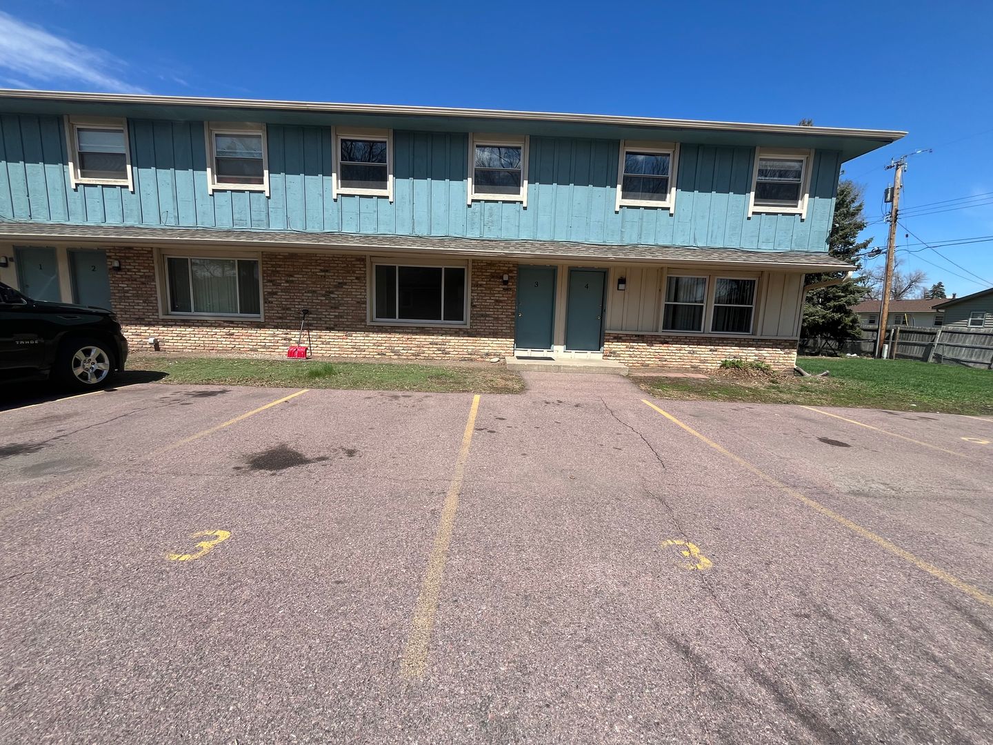 Sioux Falls Apartment: 3804 S. Hawthorne