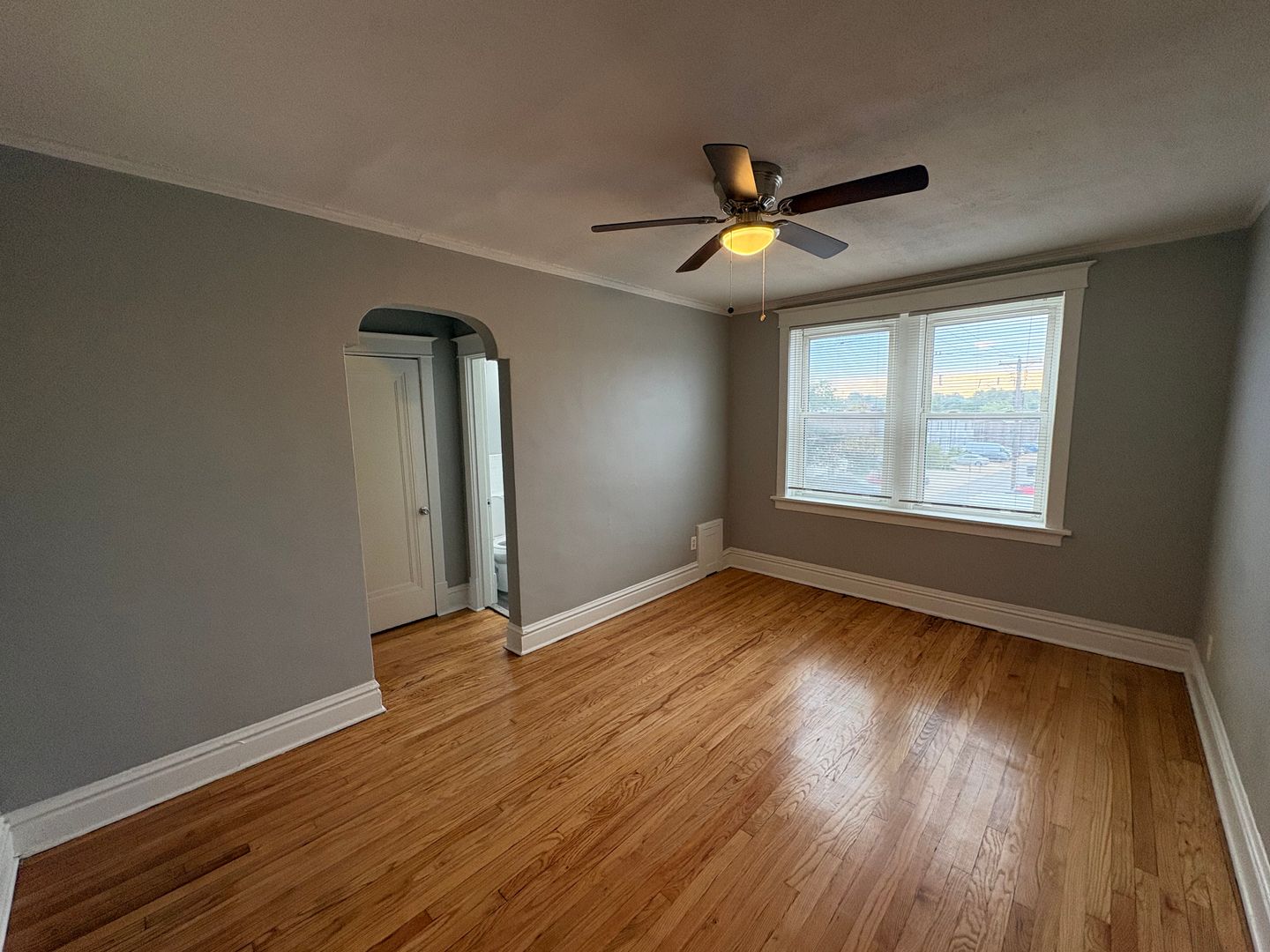 Saint Louis Apartment: 5003 Lindenwood Ave