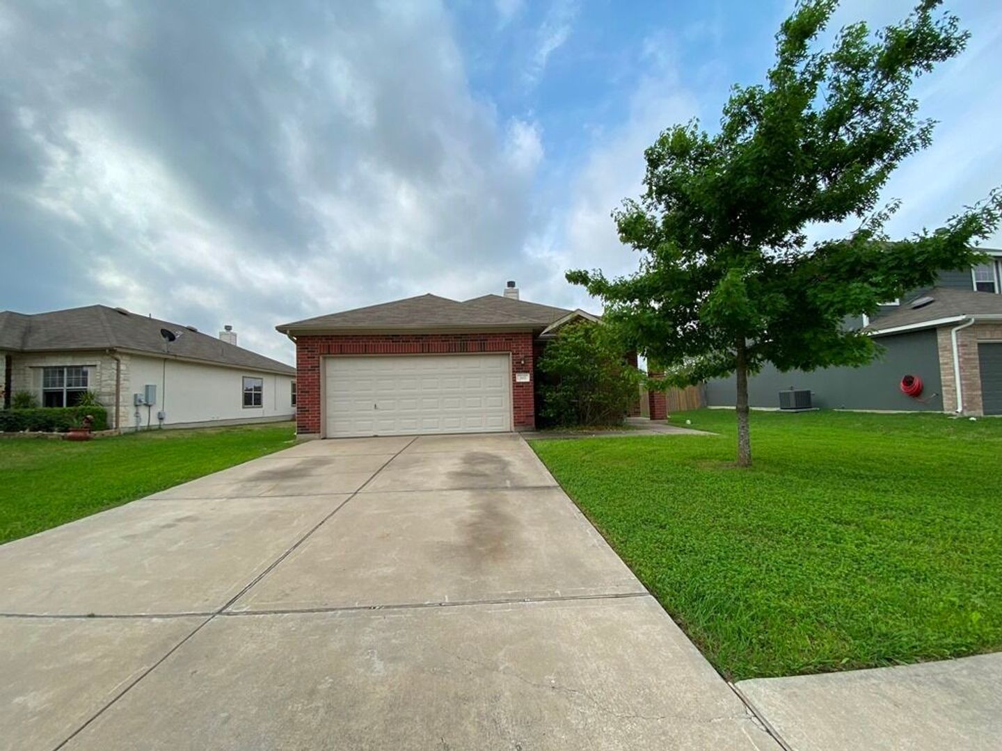 Hutto House: 207 Brown St.