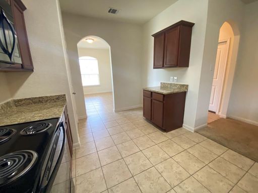 408 Farmer Ln, Jarrell, TX 76537