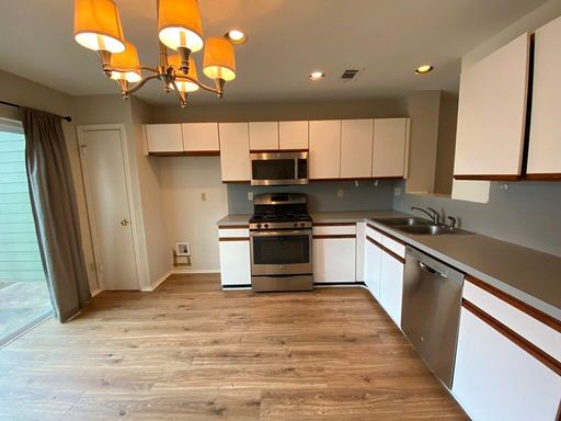 12325 Los indios Trl, Austin, TX 78729-7661