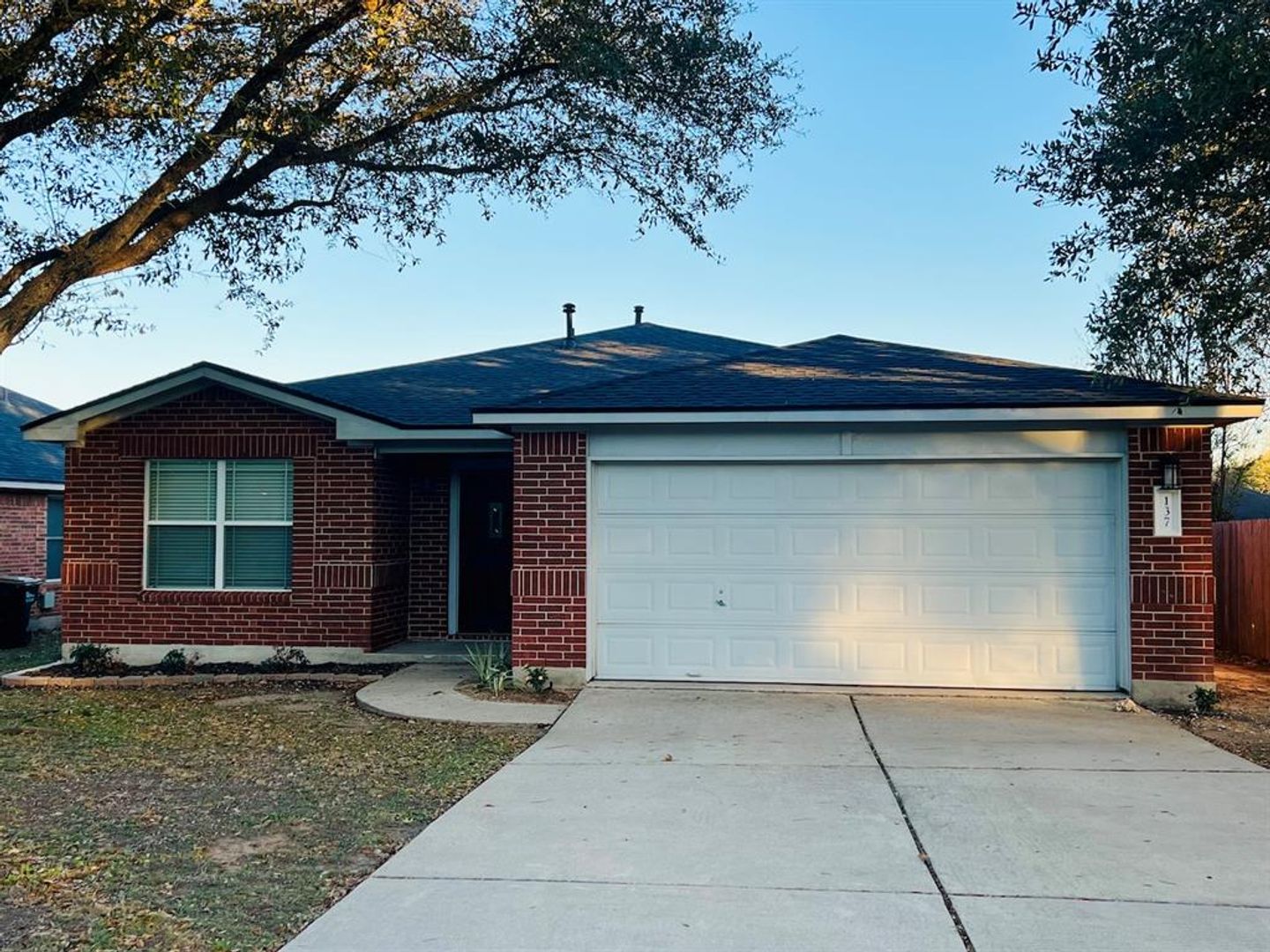 Kyle House: 137 Salado Dr