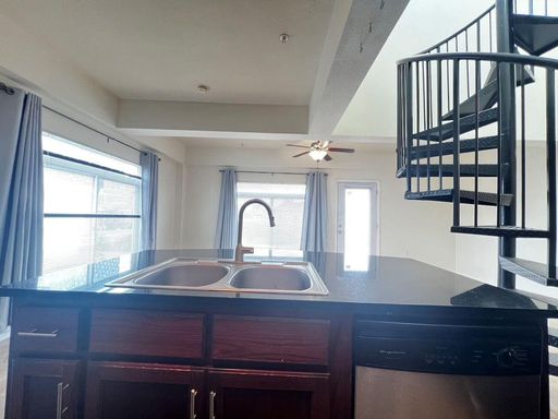 910 W 25TH St #607, Austin, TX 78705