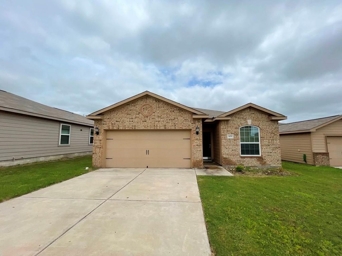 Jarrell House: 408 Farmer Ln