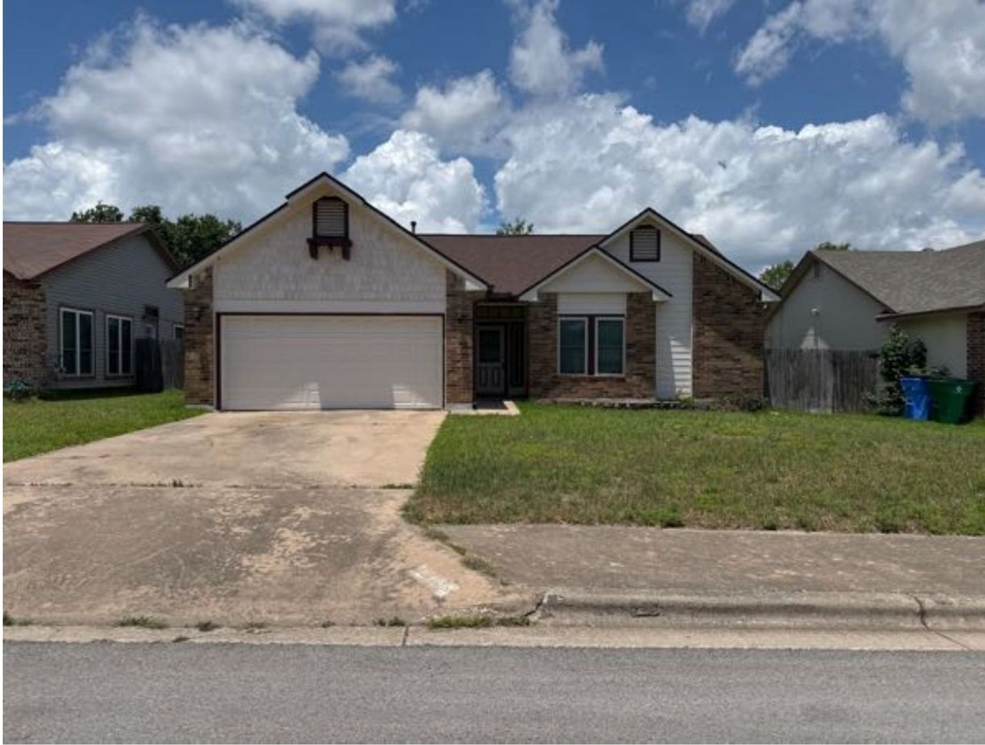 Pflugerville House: 16404 Edgemere Dr