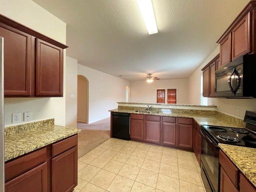 408 Farmer Ln, Jarrell, TX 76537