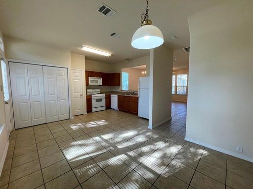 251 B Utterback, Kyle, TX 78640