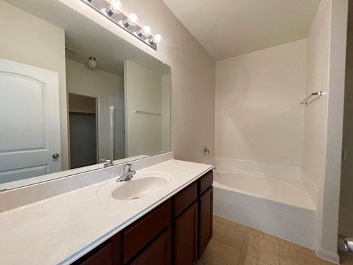 408 Farmer Ln, Jarrell, TX 76537