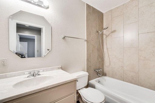 2611B Ektom Drive , Austin, TX 78745