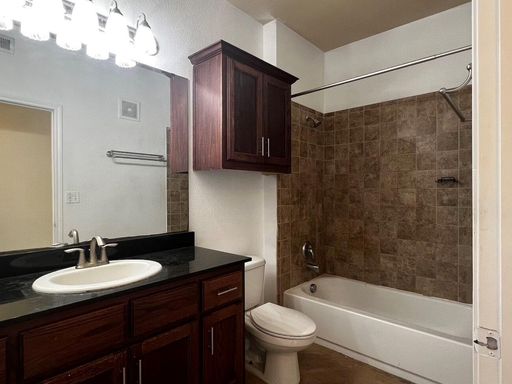 910 W 25TH St #607, Austin, TX 78705